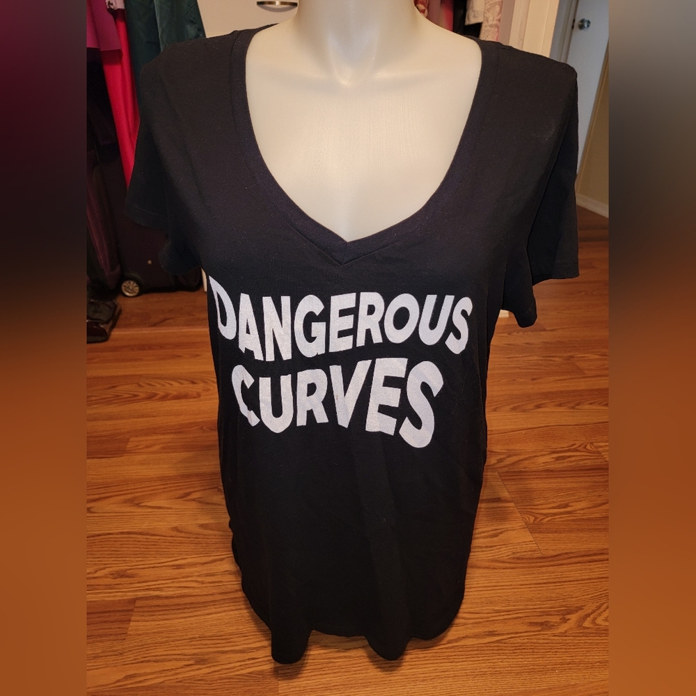NEW NWT Plus Size Torrid Black Graphic Short Sleeve Tee Size 2 (18/20)